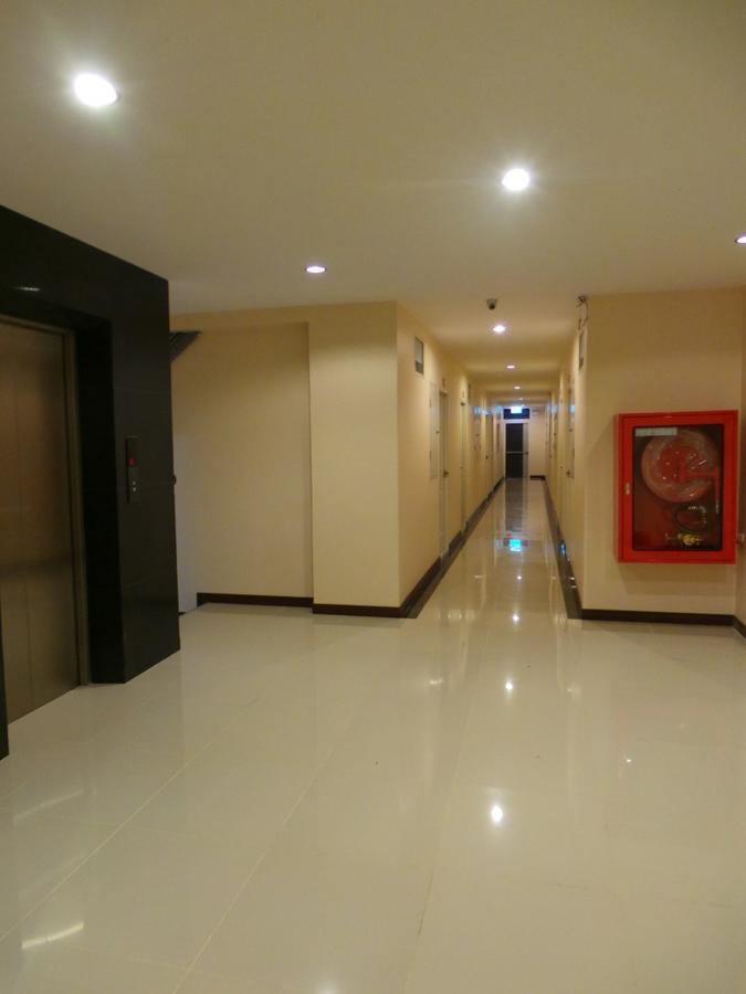 The Icon Service Apartment Si Maha Phot Exterior photo