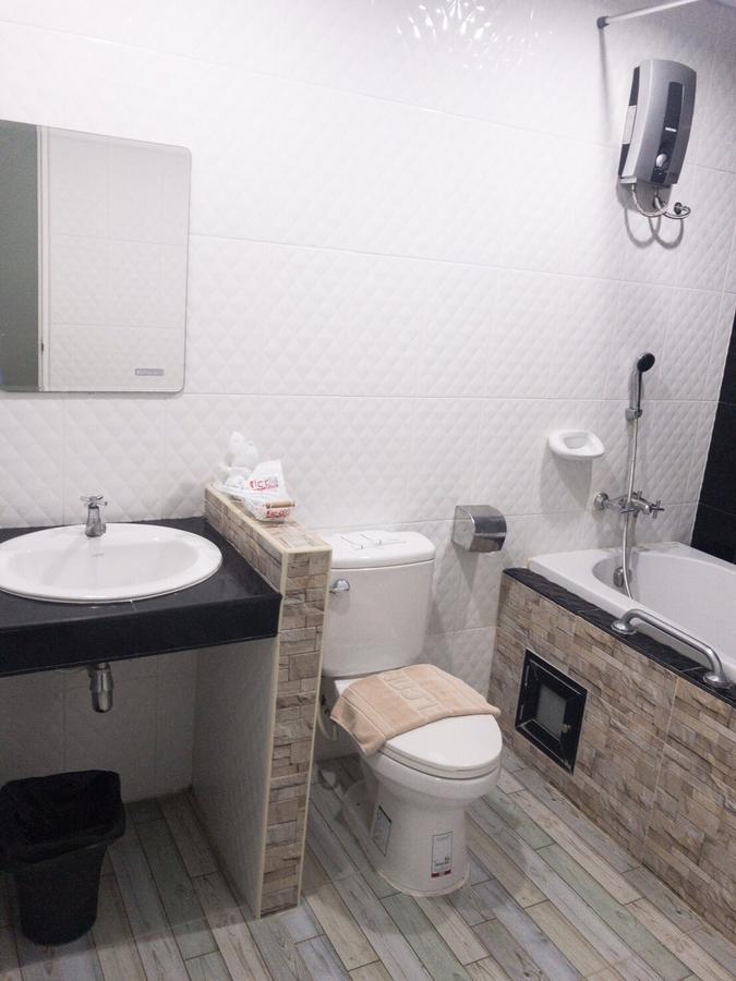 The Icon Service Apartment Si Maha Phot Exterior photo