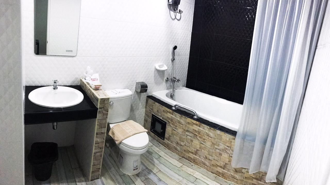 The Icon Service Apartment Si Maha Phot Exterior photo