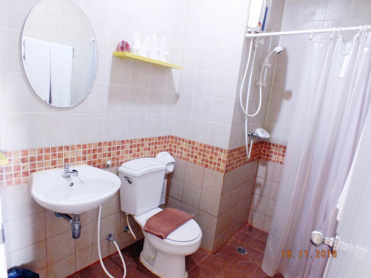 The Icon Service Apartment Si Maha Phot Exterior photo